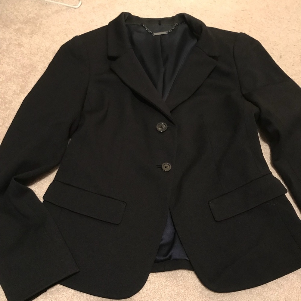 Elie Tahari black blazer